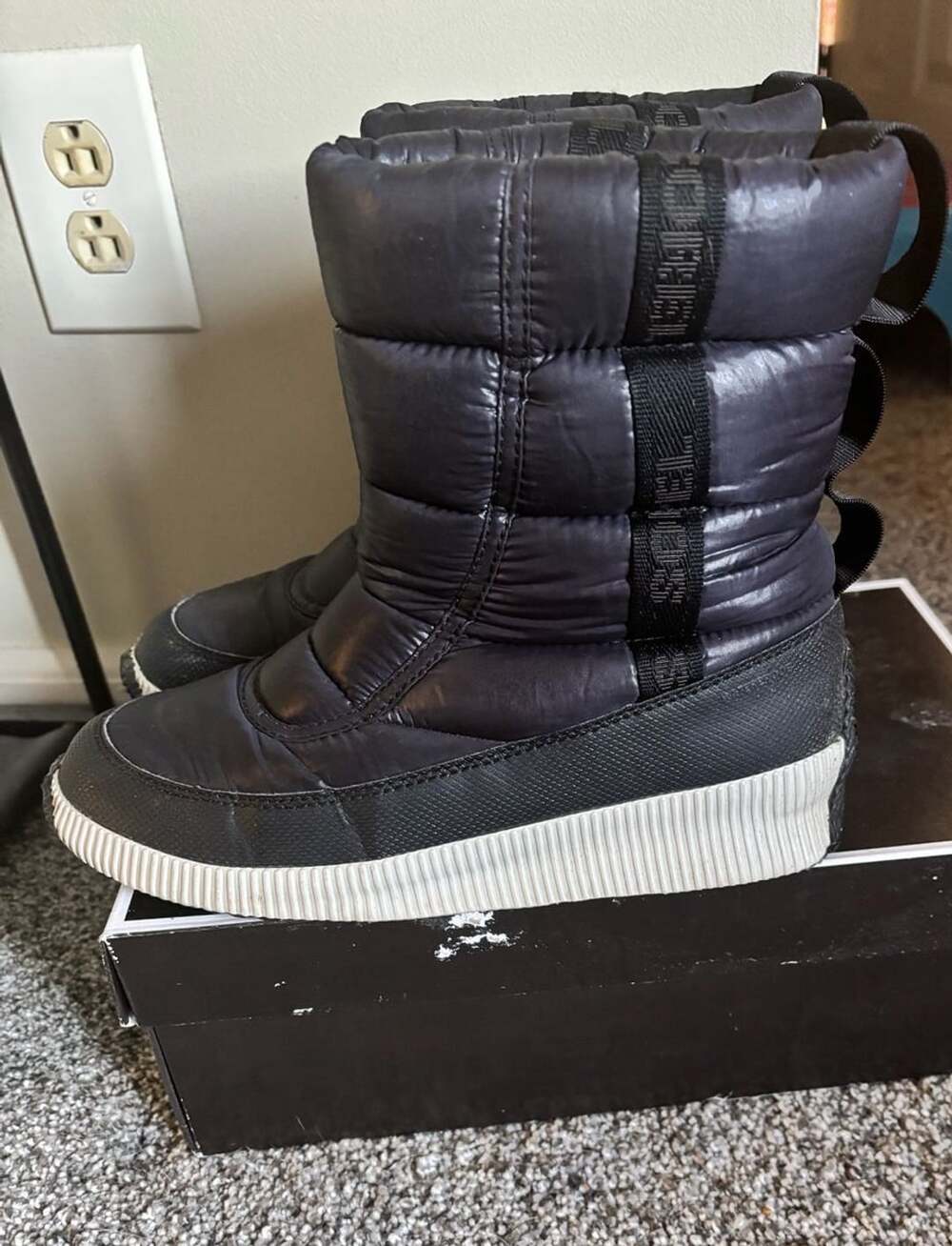Sorel Out 'N About Mid Puff Boots Size 9.5 Black Winter Boot